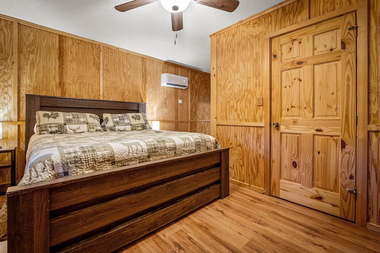 5 bedrooms, desk, iron/ironing board, free WiFi