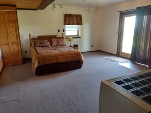 3 bedrooms, iron/ironing board, bed sheets