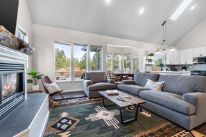 Smart-TV, peis, fotballspill og bøker