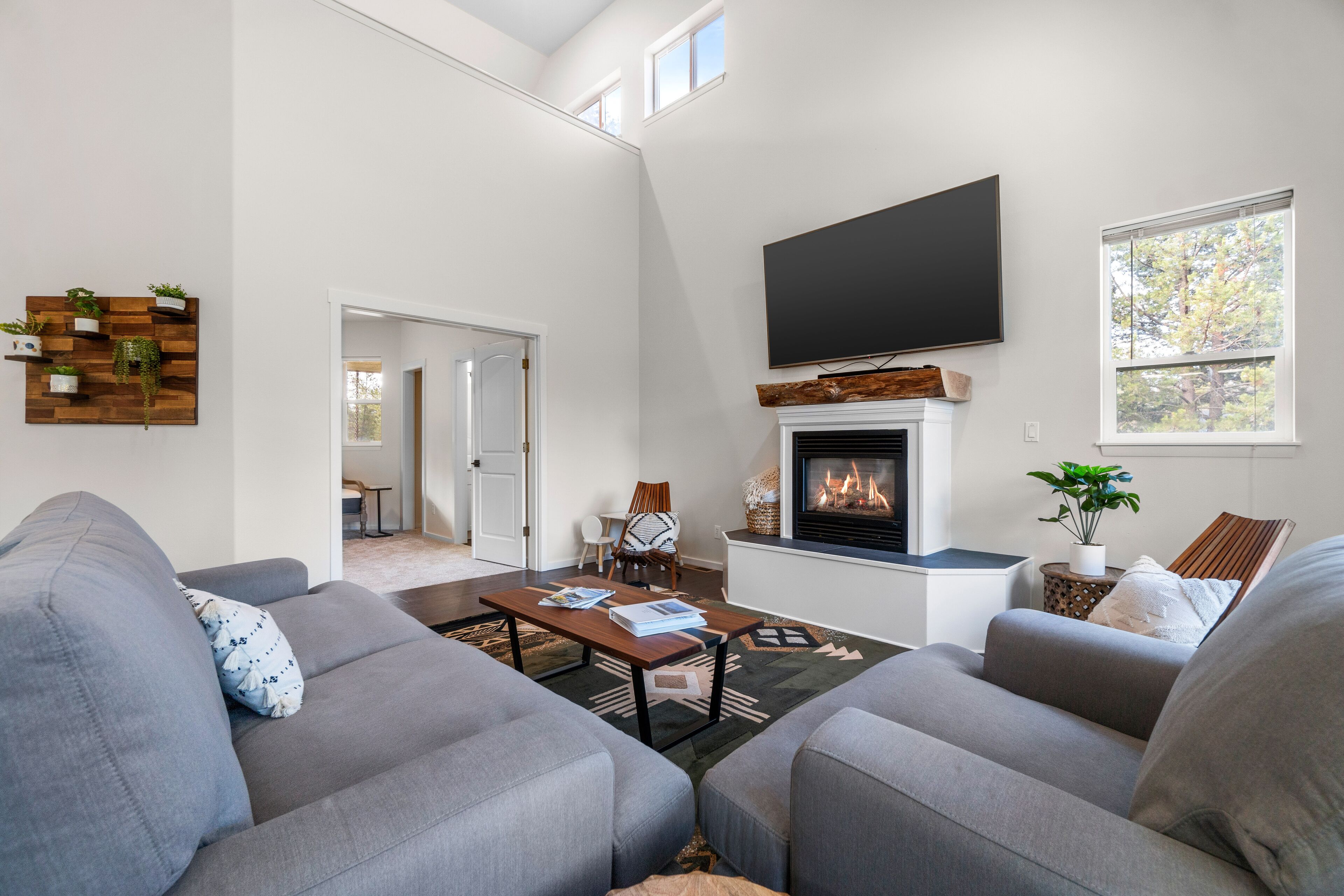 River Front House -20 min to Bend -25 min to Mt Bachelor - Sleeps 12