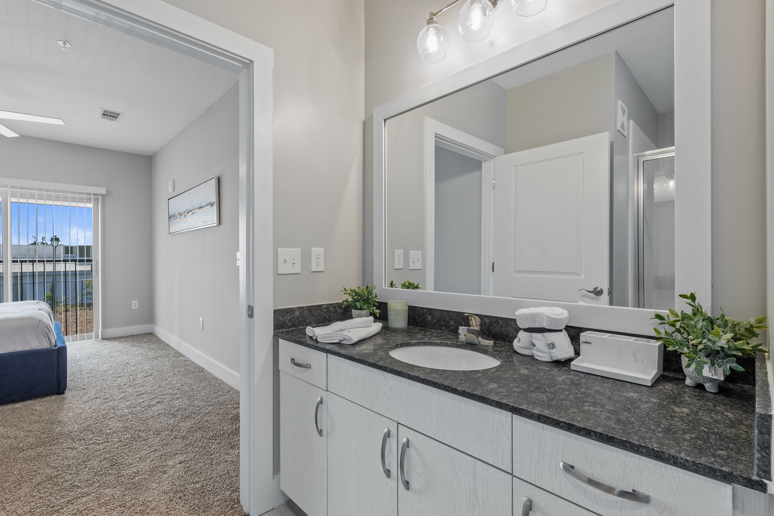 Walk to the Battery + Free Parking + Self Check-In