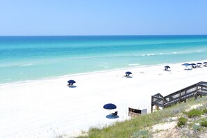 Beach nearby, sun-loungers, beach towels - 30A Beach Bungalow in Inlet: Steps from Sea, Pool with Golf Cart & Cruiser Bikes (Seacrest)