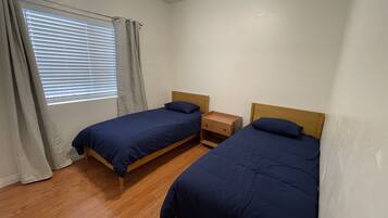 2 bedrooms, iron/ironing board, free WiFi, bed sheets