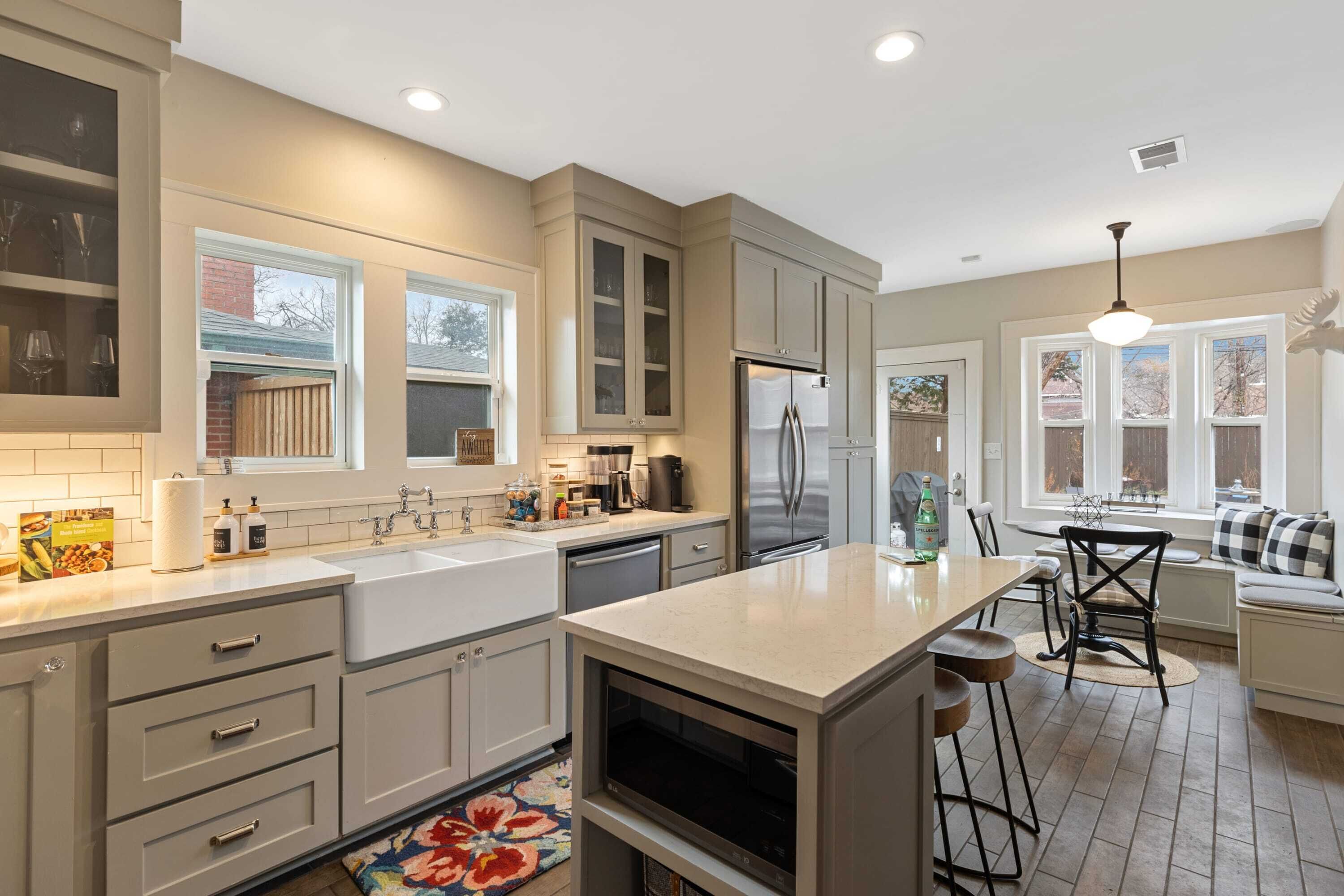 Tastefully decorated home W/ Pool & Spa