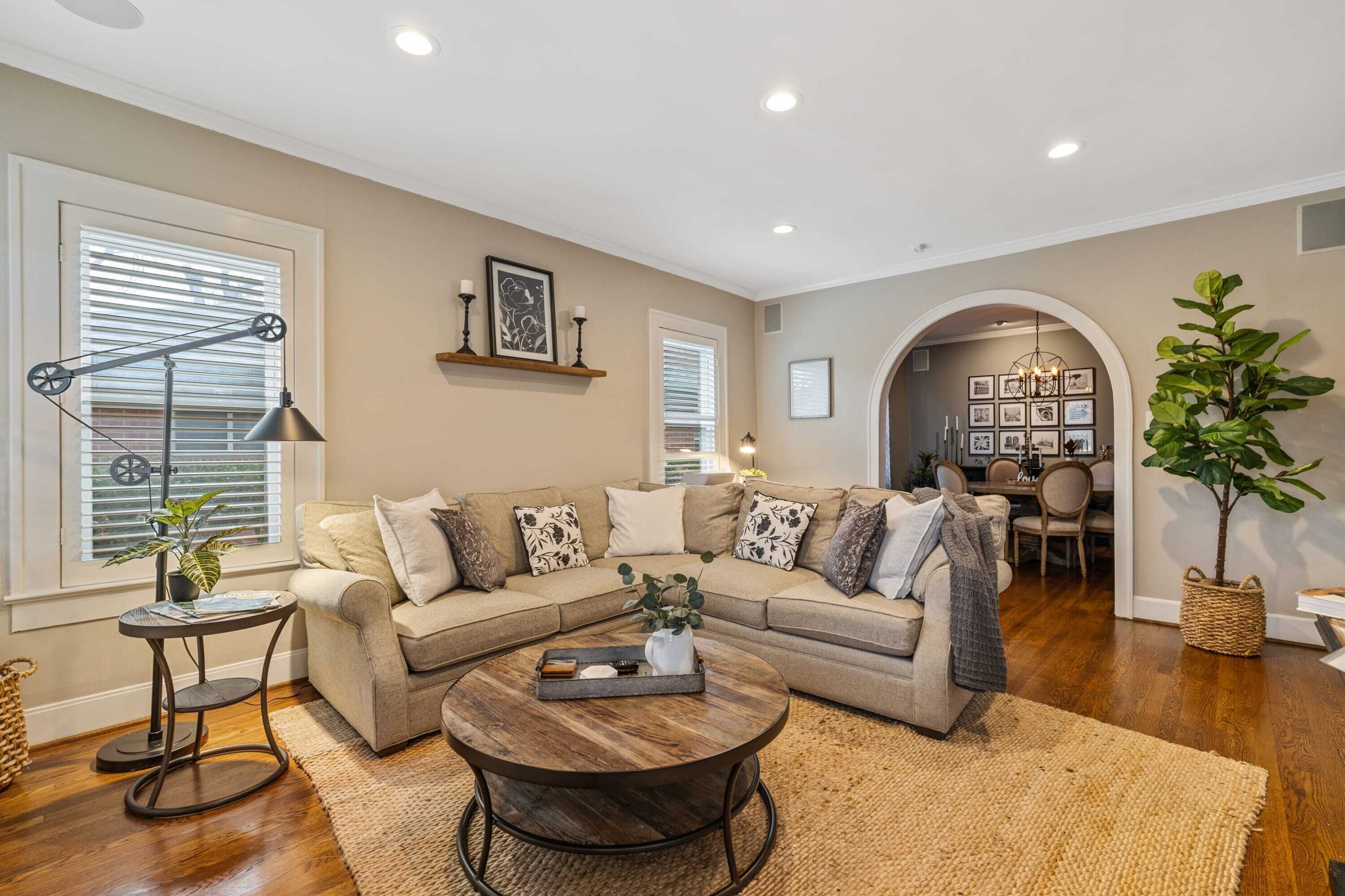 Tastefully decorated home W/ Pool & Spa