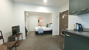 Apartamento | Cozinha privada | Frigobar, micro-ondas, cooktop, torradeira