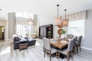 Dining - This 5 bedroom home is ideal for an elegant memorable family vacation (Kissimmee)