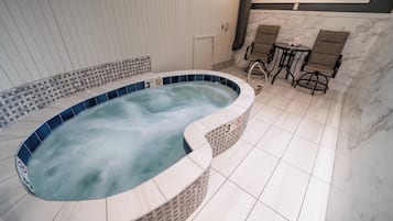Indoor spa tub
