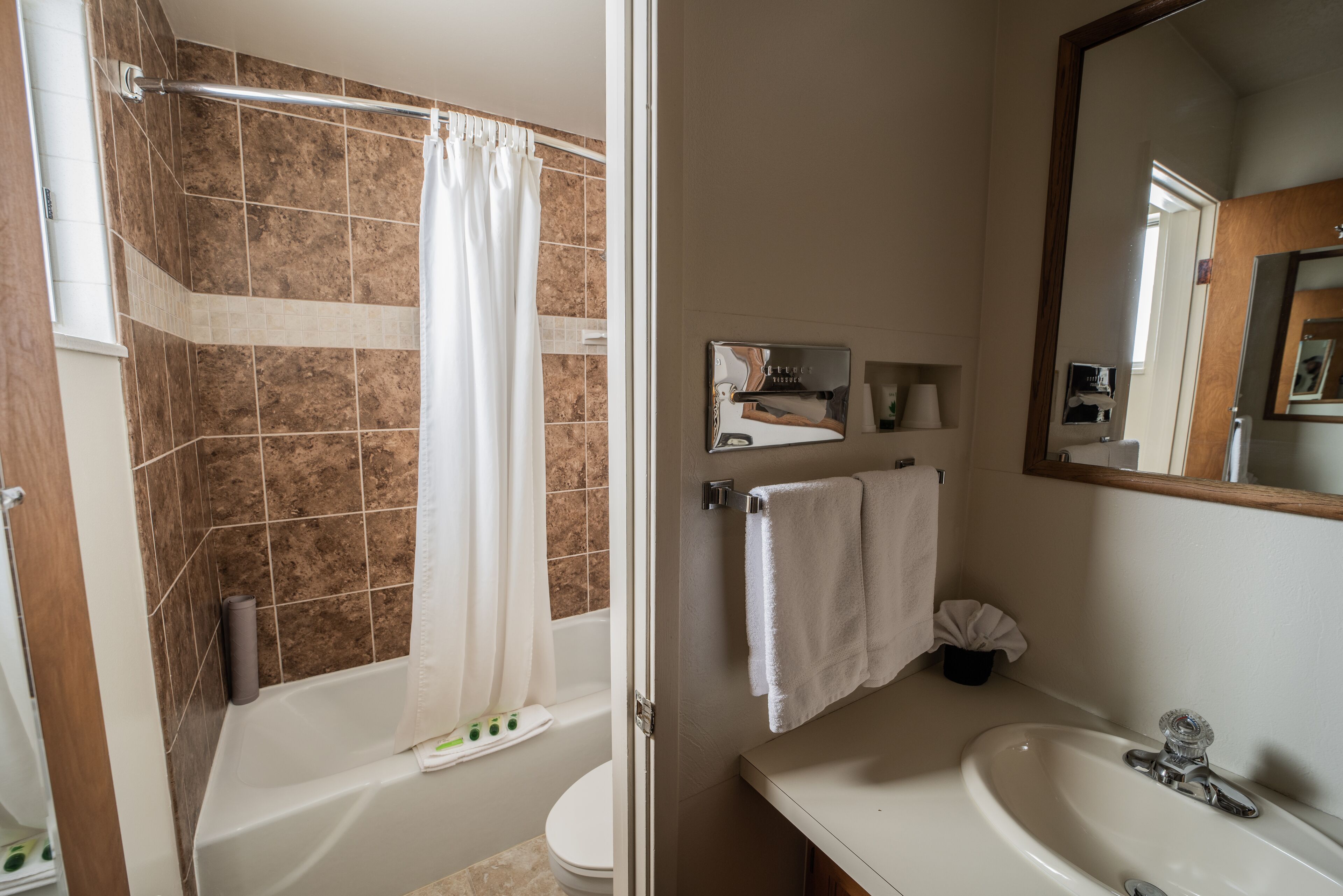deluxe single room, 1 king bed | bathroom | shower, hair dryer, towels