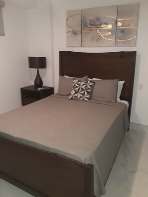 2 bedrooms, desk, iron/ironing board, free WiFi