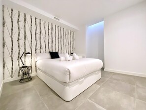 1 bedroom, iron/ironing board, internet, bed sheets