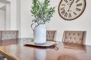 Vacation favorite. Dinner together! This space is the perfect place for that.