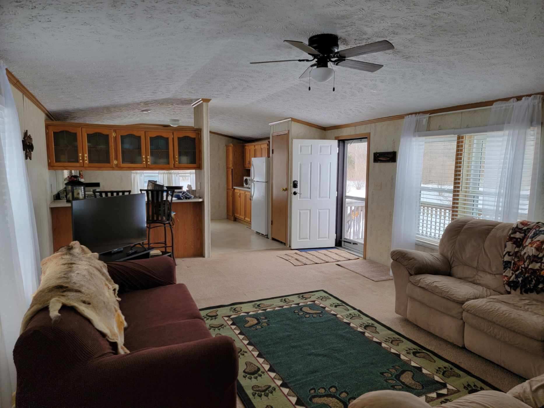 智能电视、书、影片库