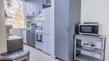 Refrigerador, horno, placa de cocina, lavavajillas