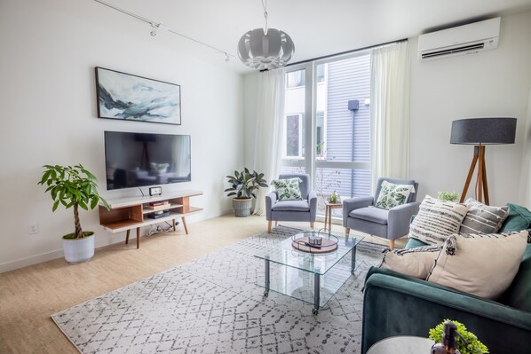 Smart TV - *NEW* 2BR Modern & Spacious Townhouse Mins to DT Seattle & Airport (Seattle)