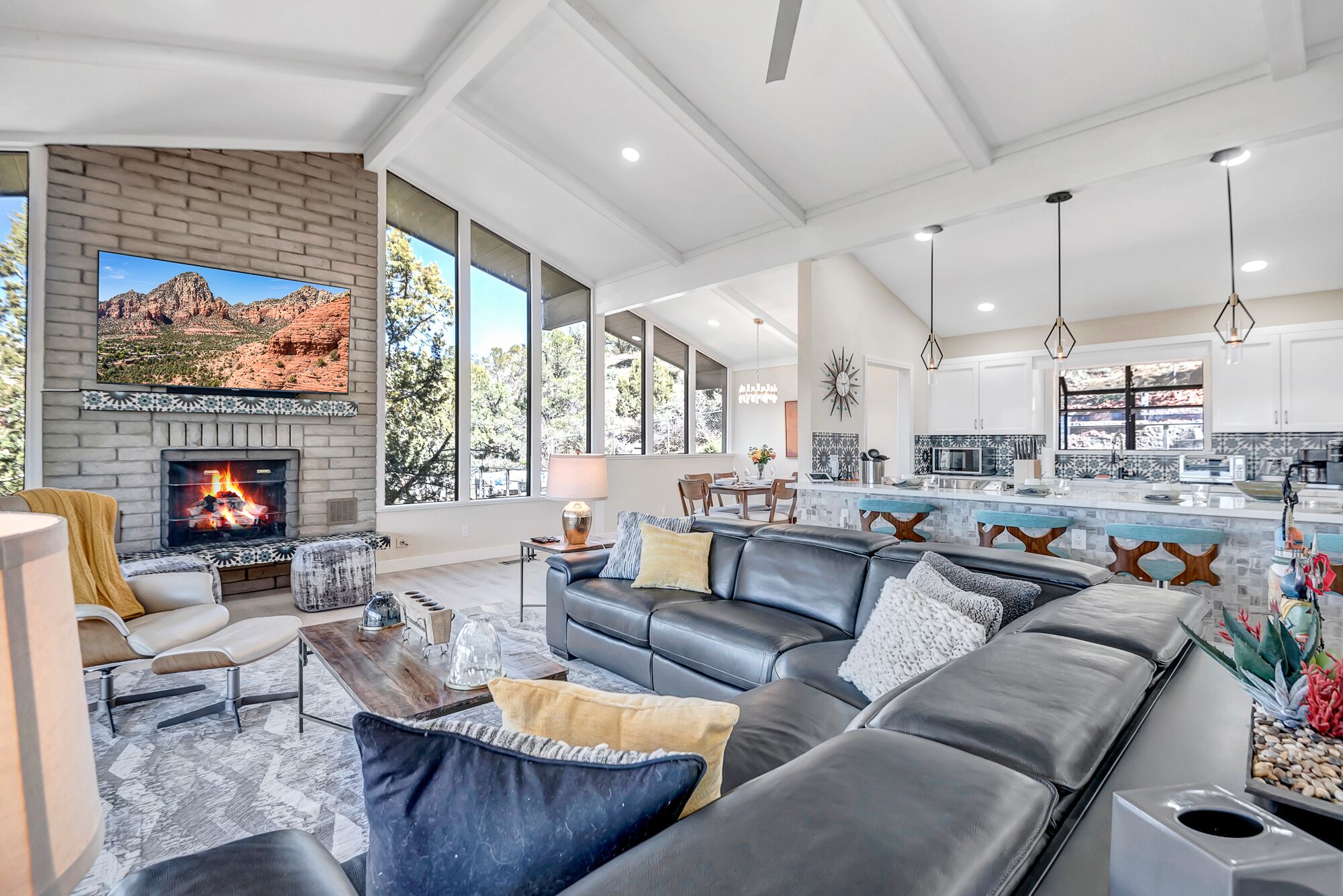 Sedona Mountain Sunset Reach Out & Touch The Red Rocks, Deck & Views, Outside Enjoyment!