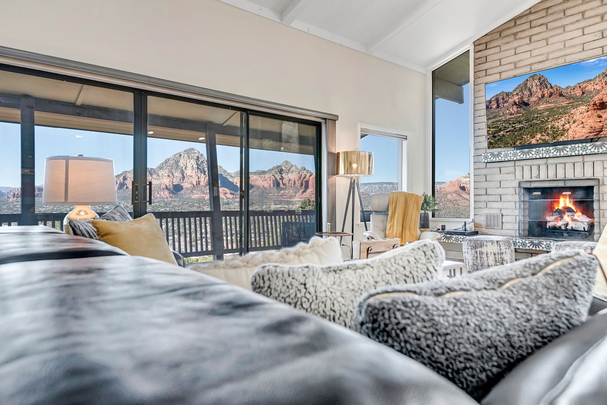 Sedona Mountain Sunset Reach Out & Touch The Red Rocks, Deck & Views, Outside Enjoyment!