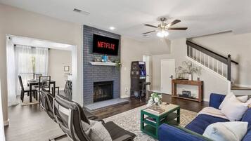 Een smart-tv en videogames