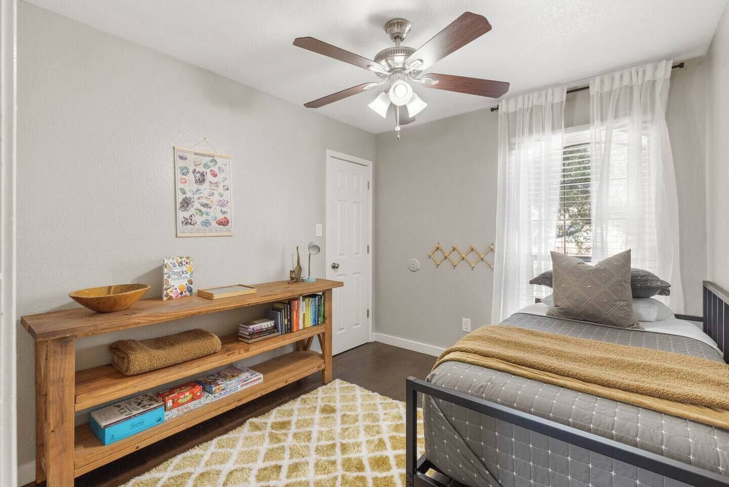 3 slaapkamers, een strijkplank/strijkijzer, reisbedje, gratis wifi