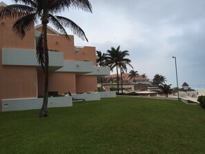 Unclassified image, 3 of 6, button