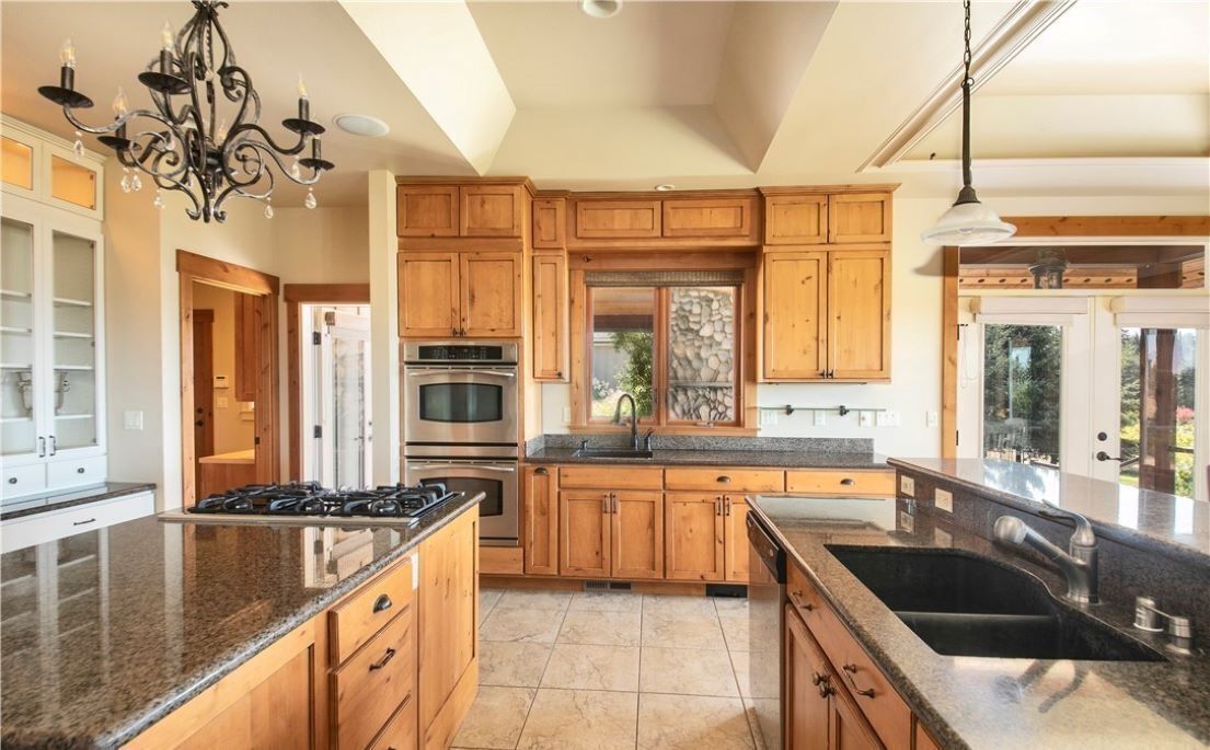 Indoor swim spa/hot tub with Bay View & Vineyard