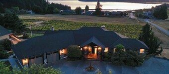 Bayview with Vineyard Family Getaway. Paradise for Kids and Friends