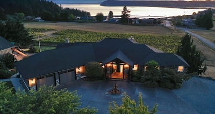 Bayview with Vineyard Family Getaway. Paradise for Kids and Friends