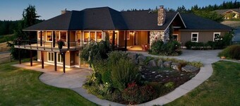 Indoor swim spa/hot tub with Bay View & Vineyard