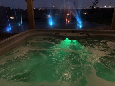 Fun 4 bedroom house w/ splash pad, near City Center and Saguaro National Forest