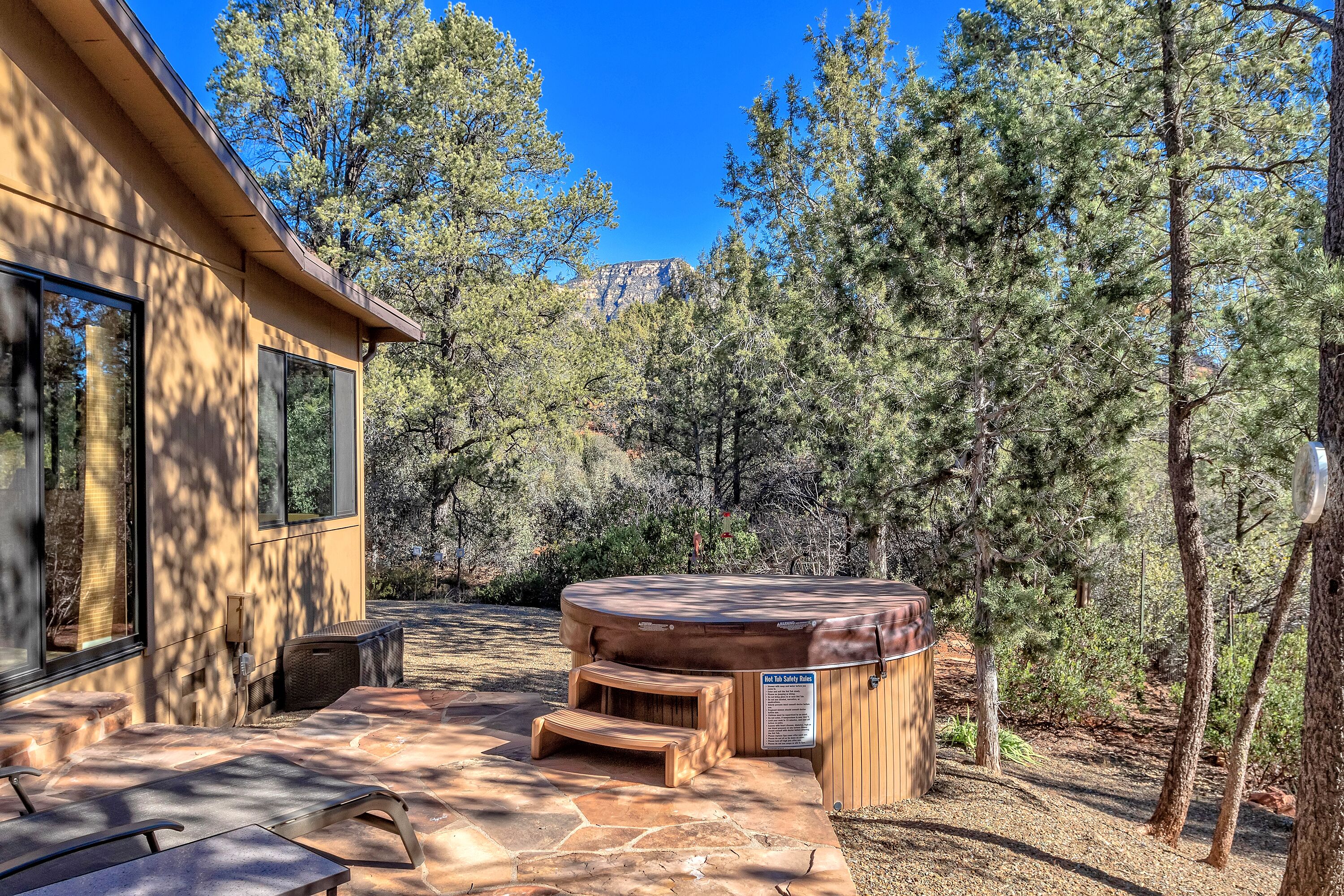 Hot tub with mountain views and excellent star-gazing at night