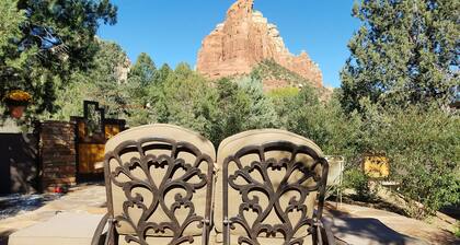 BREATHTAKING VIEWS- Tranquil, Romantic Cottage with Hot Tub