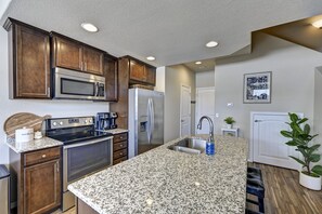 Fridge, microwave, stovetop, dishwasher