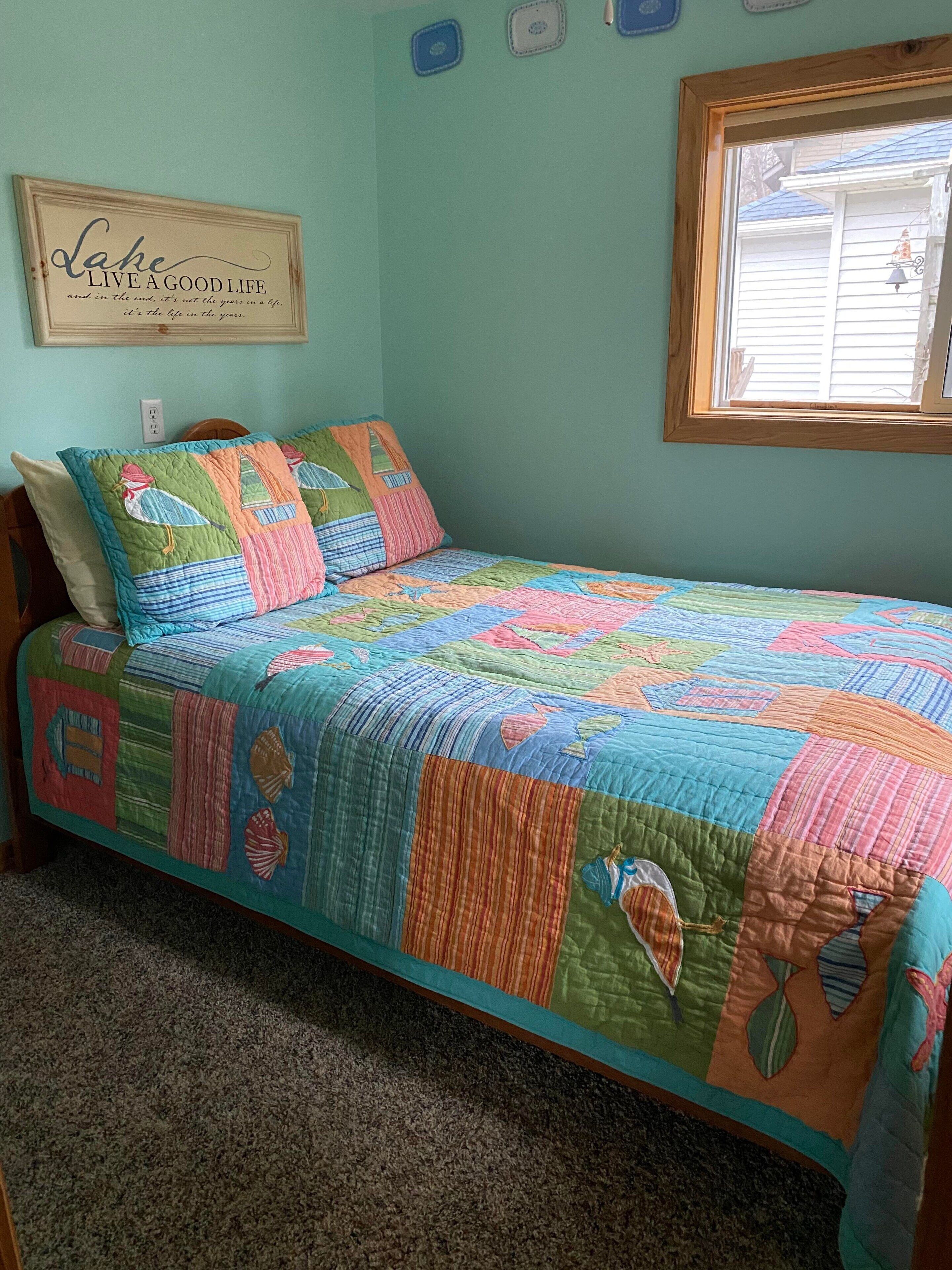 Cute cottage on all sports lake