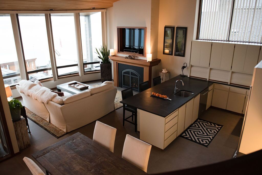 Romantic Waterfront House w/ Stunning Mountain, Ocean & Sunset Views