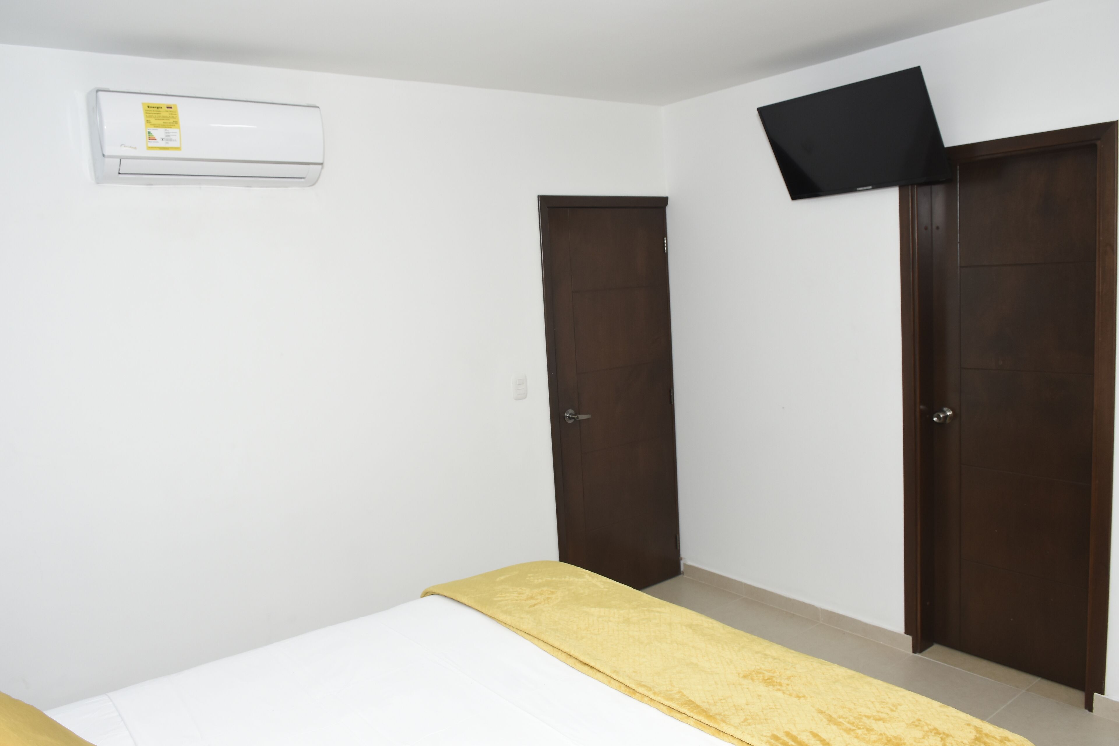 executive room | desk, free wifi, bed sheets
