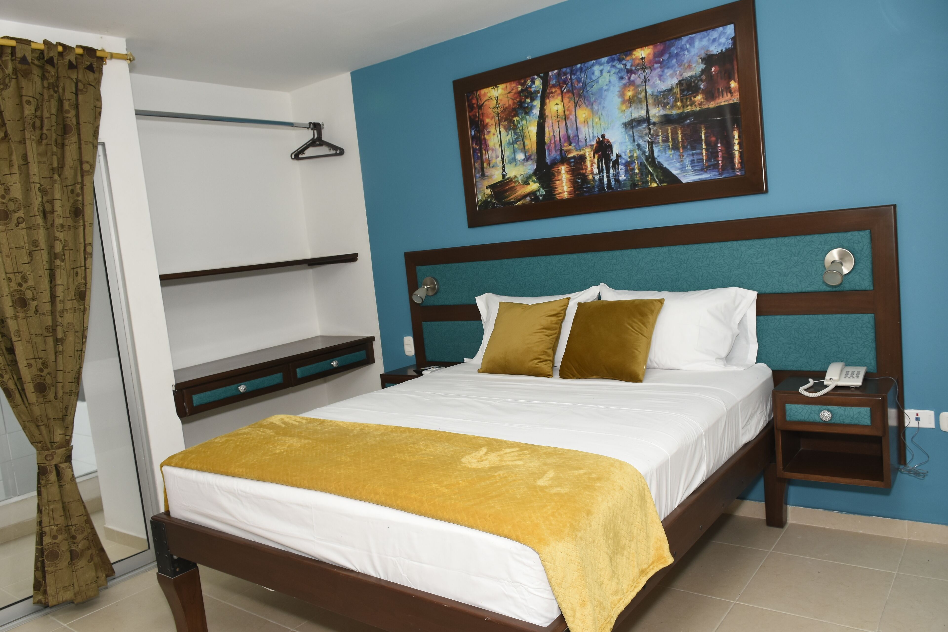 executive room | desk, free wifi, bed sheets