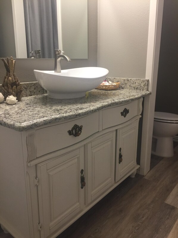 Apartment, Private Bathroom (Sammy's Place) | Bathroom
