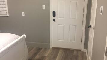 Apartment, Private Bathroom (Sammy's Place) | 1 bedroom