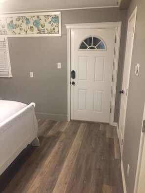Apartment, Private Bathroom (Sammy's Place) | 1 bedroom