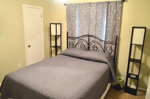 House, Private Bathroom (Sammy's Place 3) | 3 bedrooms - Sammy's Place #3 (Abilene)