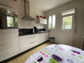 Réfrigérateur, micro-ondes, four, lave-vaisselle