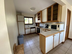 Fridge, oven, dishwasher, toaster - 603 - Quiet house near the center of Erquy (ERQUY)