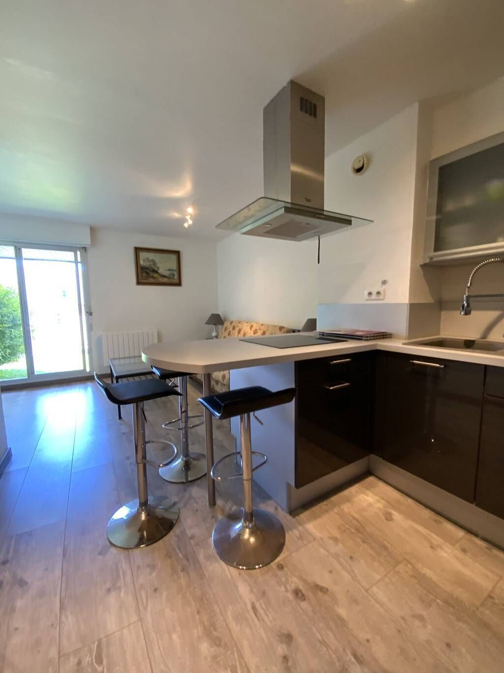 Fridge, microwave, oven, cookware/dishes/utensils