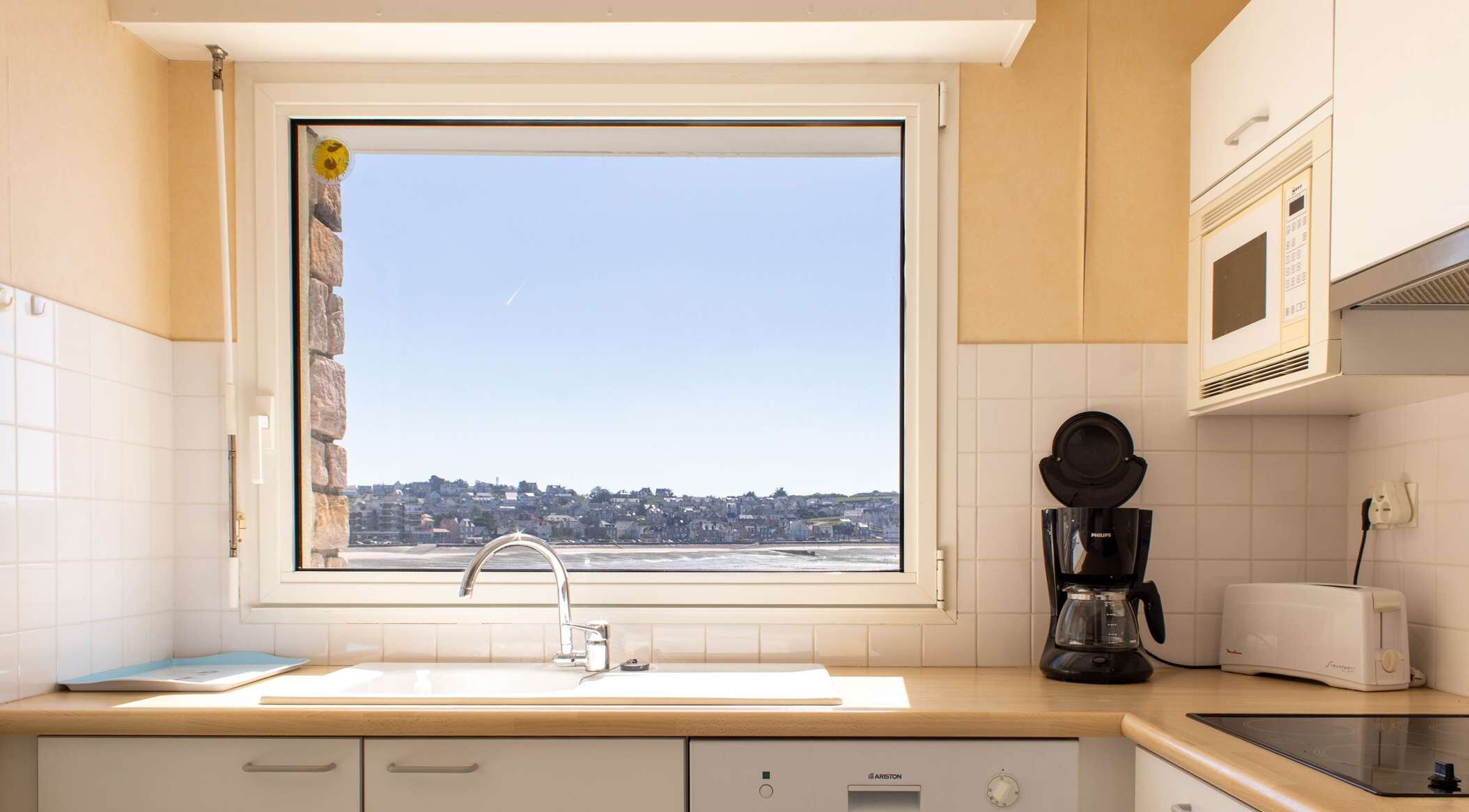 Réfrigérateur, micro-ondes, four, lave-vaisselle