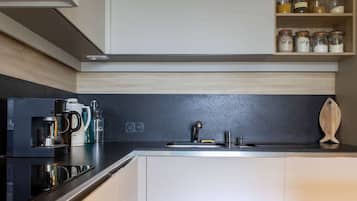 Réfrigérateur, four, lave-vaisselle, grille-pain