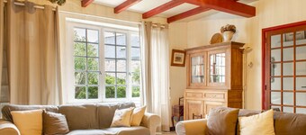 503 - Beautiful family home facing the beach