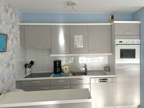 Réfrigérateur, four, lave-vaisselle