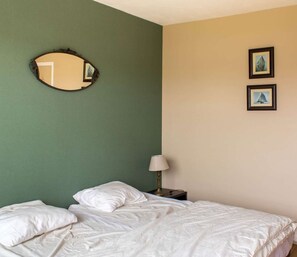 1 bedroom, free WiFi - Sea-view apartment in Erquy 50 m from the beach | 4 guests | Ref 411 (ERQUY)