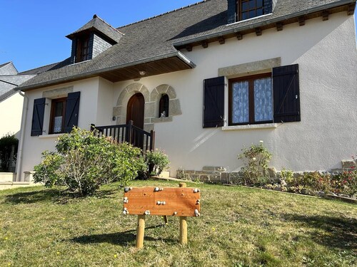 802 - Maison avec jardin proche du centre d'Erquy