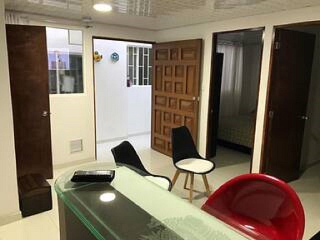 Beautiful apartment 20 min from airport 102